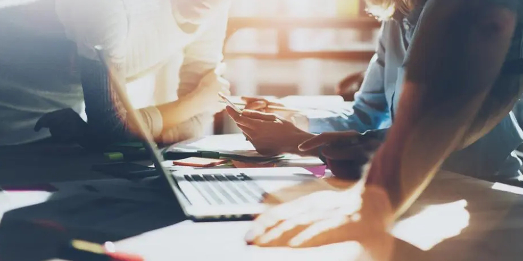 开店做跨境电商赚钱吗知乎（跨境电商多少钱能做起来）